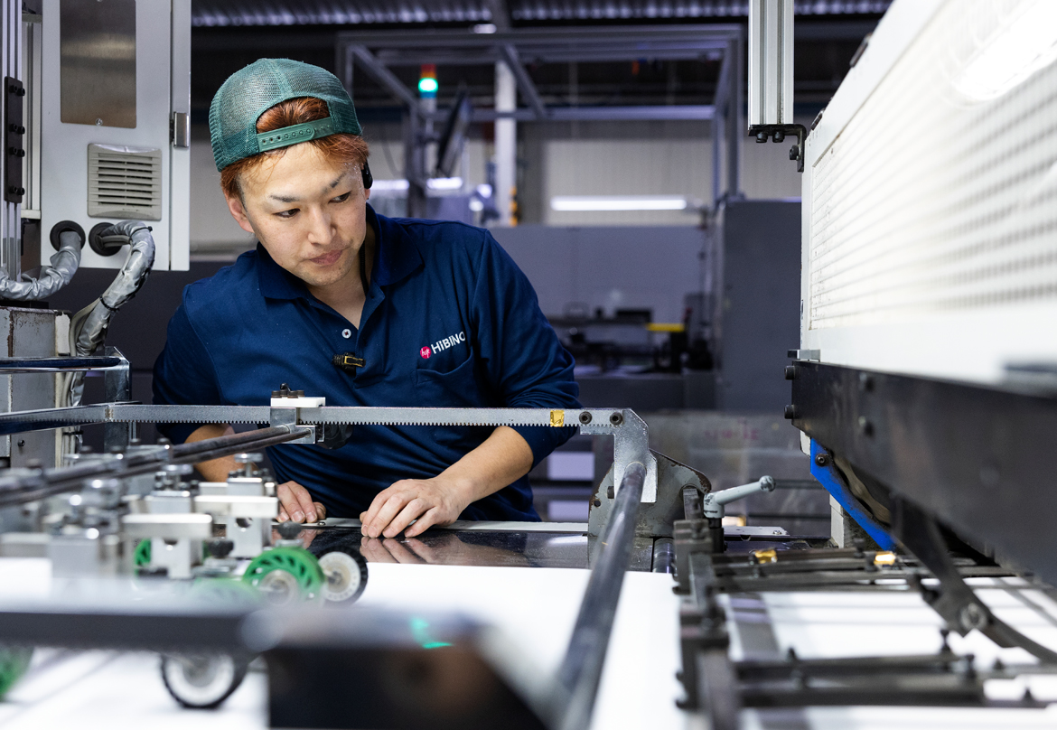 商品を彩るパッケージをつくり出す「製造スタッフ」